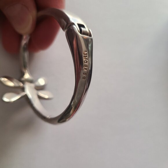 Uno de 50 Sterling Silver Plated Hinged Bangle Bracelet - Picture 5 of 5